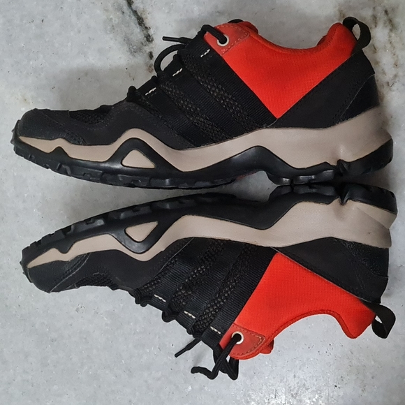 Adidas shoes. - Picture 5 of 9